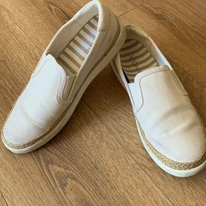 Vionic Rae slip on sneaker in ivory with espadrille trim and canvas uppers